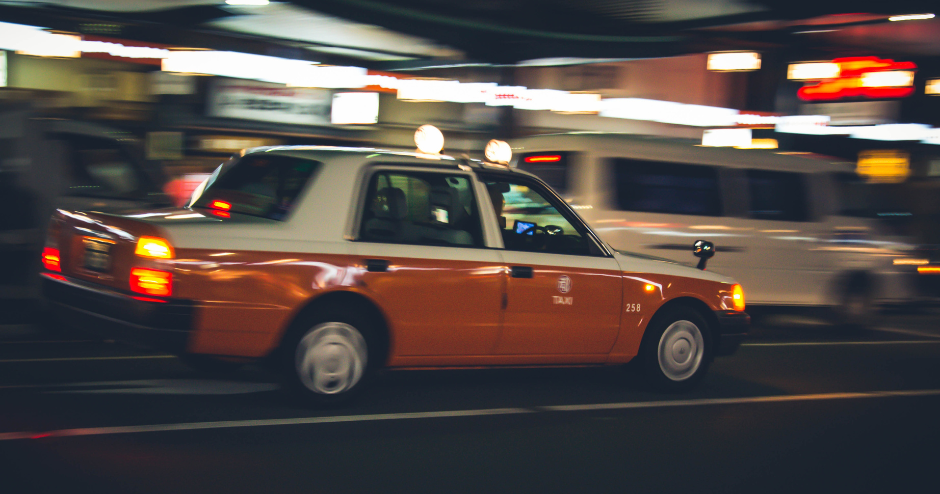 タクシーの車内を清潔に保つ！オゾン発生器の導入方法とその効果